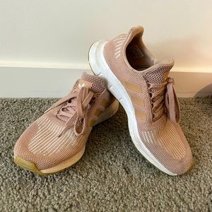 Adidas swift run sneakers